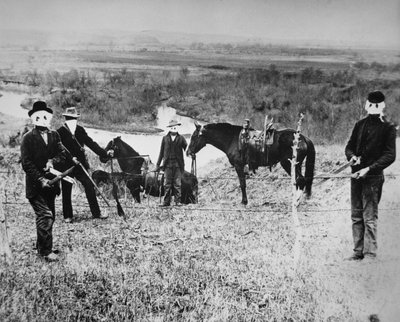 Coltivatori-coloni del Nebraska che tagliano le recinzioni dei mandriani nella contea di Custer da American Photographer