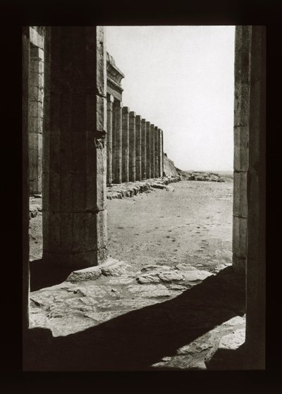 Cortile del Tempio di Hatshepsut, Deir El-Bahri da American Photographer