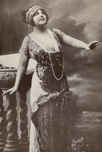 Geraldine Farrar, nel ruolo di "Tosca" (foto b/n) da American Photographer
