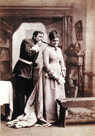 H.J. Montague e Ada Dyas in una scena da 