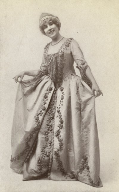Lucrezia Bori, in "Manon Lescaut" (foto b/n) da American Photographer