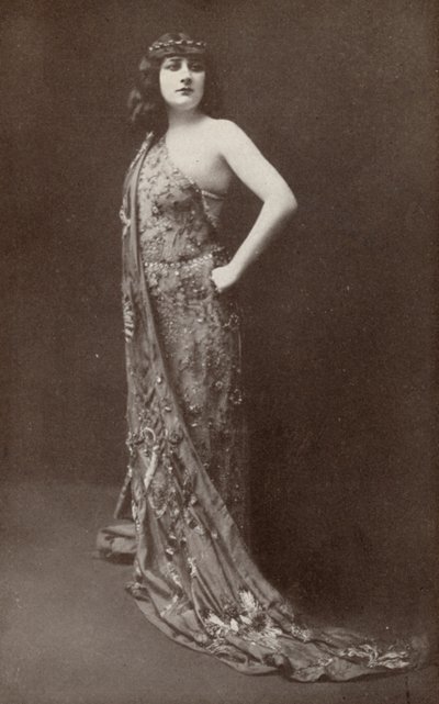 Mary Garden, nel ruolo di "Salomè" (foto b/n) da American Photographer