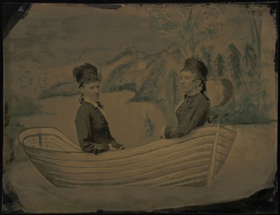 Ritratto di due donne in barca, 1880 (foto) da American Photographer
