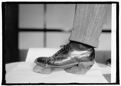 Unità di Proibizione (Scarpe da Mucca), 28 giugno 1924 (foto in b/n) da American Photographer