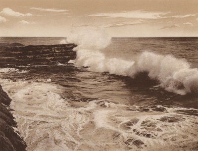 San Diego: Frangenti che si gettano sulle scogliere di La Jolla, vicino a San Diego (foto b/n) da American Photographer