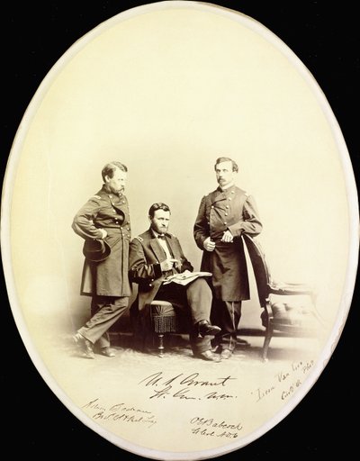 Fotografia firmata di Ulysses S. Grant e dei suoi aiutanti, Orville E. Babcock e Adam Badeau, in uniforme militare, c.1865 da American Photographer
