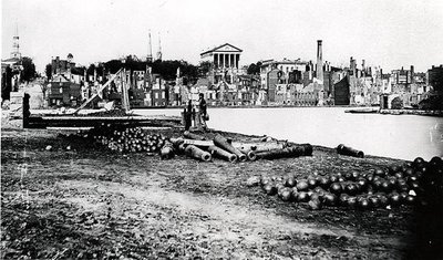 Lato sud del bacino del canale, Richmond, Virginia, aprile 1865 da American Photographer