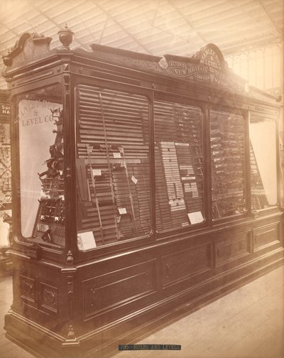 Esposizione della Stanley Rule and Level Co., Centennial International Exhibition, Philadelphia, 1876 da American Photographer