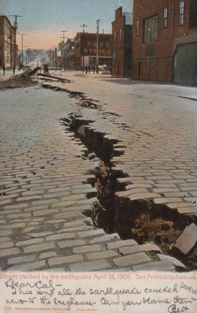 Strada spaccata dal terremoto da American Photographer