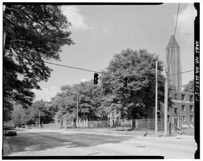 Techwood Homes, Edificio No. 6, 465 Techwood Drive & 119-125 Hunnicutt Street, Atlanta, Fulton County, GA da American Photographer