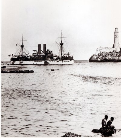 La USS Maine entra nel porto dell