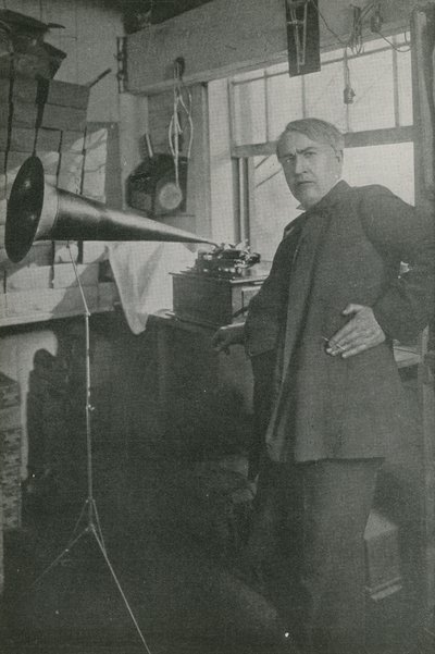Thomas Edison nel suo laboratorio da American Photographer