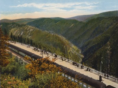Treno in arrivo ad American, California (foto a colori) da American Photographer