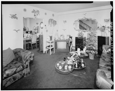 Interno tipico, sala di famiglia che conduce alla sala da pranzo. - Techwood Homes, Edificio n. 18 da American Photographer