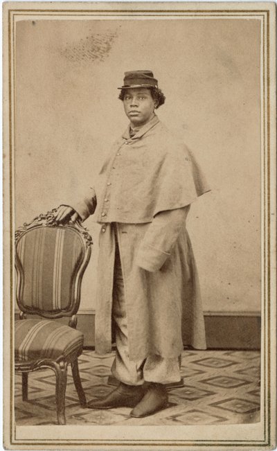 Donna afroamericana non identificata in uniforme da American Photographer