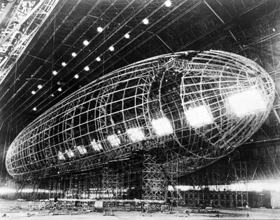Il più grande dirigibile del mondo vicino al completamento, pubblicato negli anni 