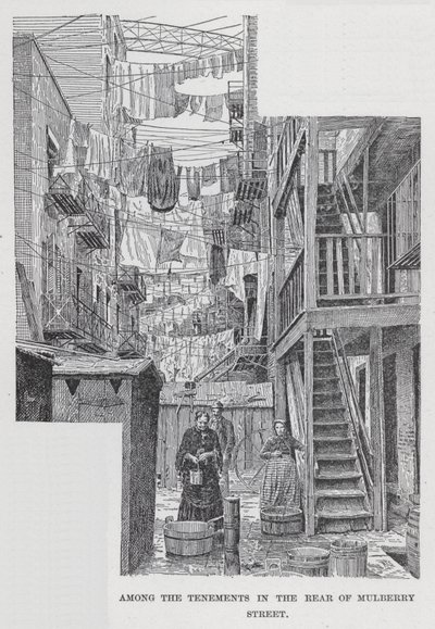 Tra le case popolari nel retro di Mulberry Street (litografia) da American School