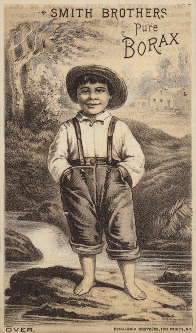 Ragazzo in piedi vicino al ruscello da American School