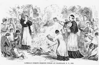 Preti cattolici che bruciano Bibbie a Champlain, New York, illustrazione da un opuscolo anti-cattolico, 1842 da American School