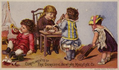 Bambini che giocano e mangiano da American School