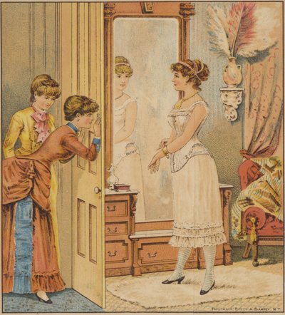 Signora che ammira il riflesso nello specchio indossando biancheria intima da American School