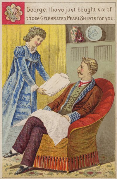 Signora che presenta una nuova camicia a un gentiluomo seduto da American School