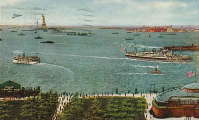 Porto di New York dalla Battery, con Statua della Libertà e Ellis Island, c.1910 da American School
