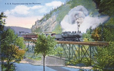 Cartolina di un treno espresso della Pennsylvania Railroad che entra nei Narrows a Cumberland, Maryland, c.1910 da American School