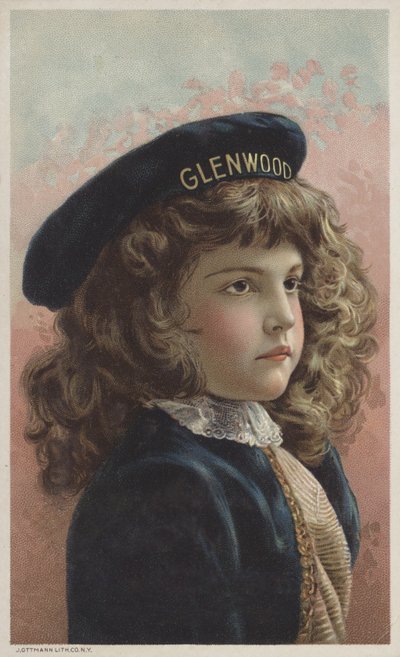 Bella ragazza con capelli ricci castani e un berretto con il nome Glenwood (cromolitografia) da American School