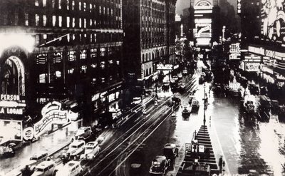 Times Square di notte, New York, c.1930 da American School