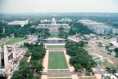 Vista del Campidoglio degli Stati Uniti e del National Mall da American School