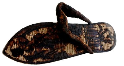 Sandalo di Tutankhamon decorato con prigionieri legati e simboli sema-tawy, XIV sec. a.C. da Ancient Egypt