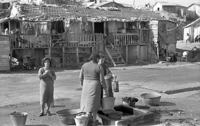 CROTONE - DONNE ALLA FONTANA da Ando Gilardi