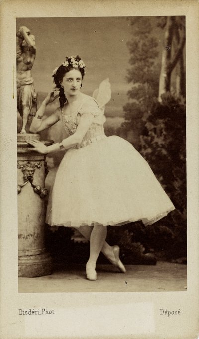 Ritratto della ballerina Marfa Muravyeva nel balletto Diavolina da Andre Adolphe Eugene Disderi
