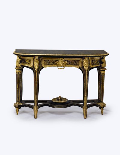 Una delle coppie di tavoli da pier in tartaruga marrone con montature in ormolu da Andre Charles (attr. to) Boulle