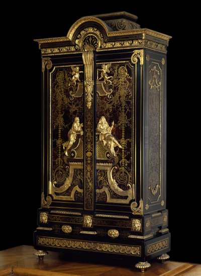 Mobili in stile Luigi XIV (1661-1715): armadio decorato con figure di Aspasia e Socrate, realizzato in quercia, ebano e dorature da Andre Boulle (1642-1732) circa 1710, Parigi. Museo del Louvre da Andre Charles Boulle