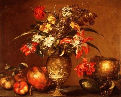 Tulipani, un garofano e altri fiori in un vaso d