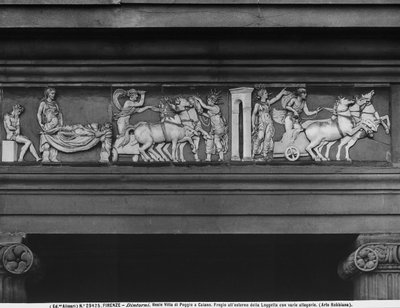 La Morte e il Carro del Sole, dettaglio del fregio in terracotta smaltata sul pronao della Villa di Poggio a Caiano, Prato da Andrea and Bertoldo di Giovanni (c.1420 91) Sansovino