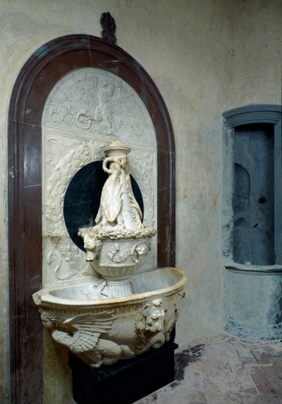 Acquasantiera con elementi araldici medicei da Andrea del (attr. to) Verrocchio