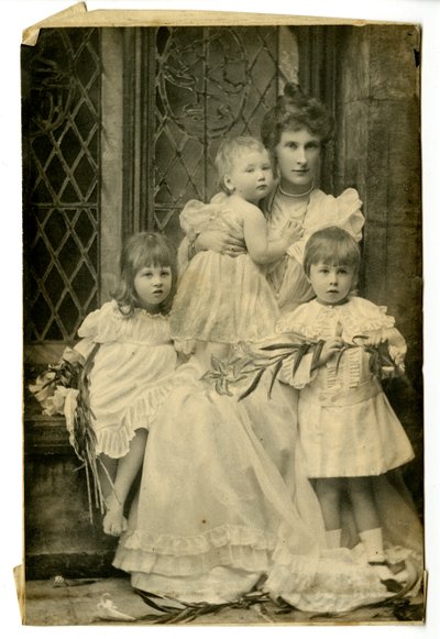 Duchessa Evelyn e tre bambini (c.1899) da Thomas Kelly