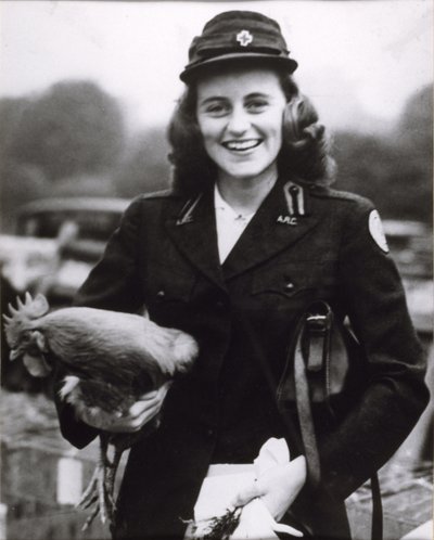 Kick Kennedy in uniforme della Croce Rossa Americana a Londra (c.1943) da Thomas Kelly