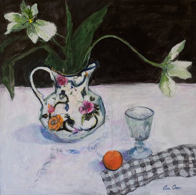 Natura Morta con Tulipani Bianchi e un Bicchiere, 2019 da Ann Oram