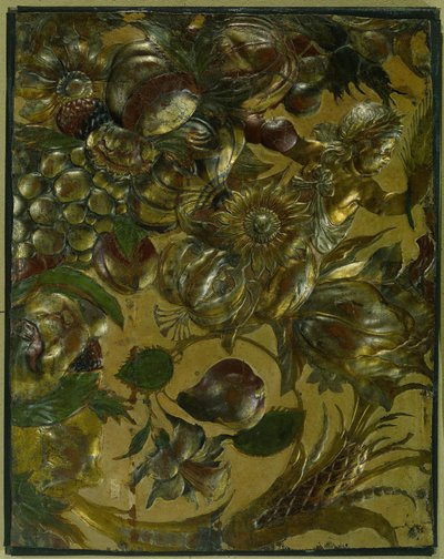 Frammento di cuoio dorato con ornamento in rilievo con tralci, fiori, frutti e un putto da Anonymous