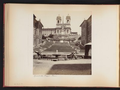 Veduta della Scalinata di Trinità dei Monti, Piazza di Spagna e Trinità dei Monti a Roma, Italia da Anonymous