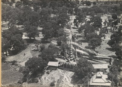 Statua del Buddha sdraiato e pagoda, vista dall