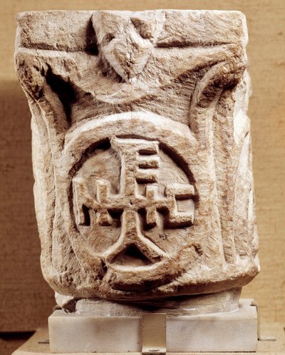 Antichità cristiane: capitelli con monogramma, Parigi, Museo del Louvre da Anonymous Anonymous