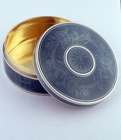 Scatola di smalto e oro guilloché. ca. 1905. Collezione Aaron. Parigi da Anonymous Anonymous