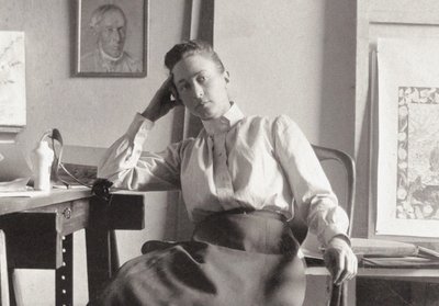Hilma af Klint nel suo studio a Hamngatan, Stoccolma, c. 1895 da Anonymous Anonymous