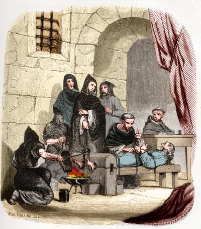 Inquisizione in Spagna nel XV secolo: Maria di Borgogna (1457-1482), accusata di essere ebrea, è torturata da (san) Pietro di Arbues (1441/1442-1485), inquisitore spagnolo: le brucia i piedi. Illustrazione in 