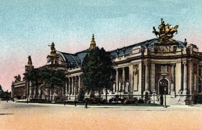 Parigi: vista esterna del Grand Palais inaugurato nel 1900. Fotografia del 1920 in "Artistic Album" della città di Parigi. Collezione privata. da Anonymous Anonymous